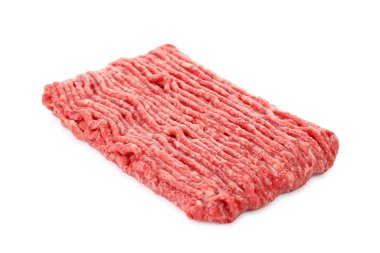 Taze çiğ et beyazda izole edilmiş.