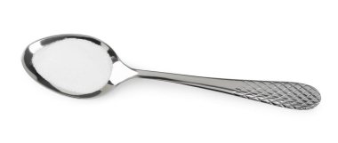 Kaşık içindeki kabartma tozu beyaza izole edilmiş.