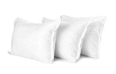 Birçok yeni yumuşak yastık beyaz üzerine izole edilmiş