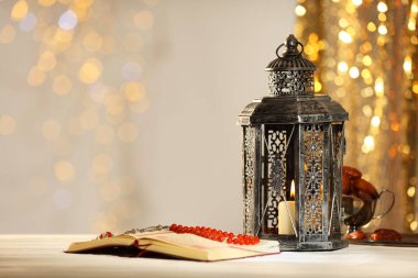 Arapça fener, Kur 'an, misbaha ve masada bulanık ışıklara karşı tarihler, metin için boşluk