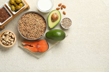 Farklı ürünler, ışık masasında doğal yağ oranı yüksek, düz. Metin için boşluk