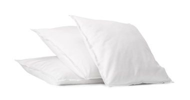 Birçok yeni yumuşak yastık beyaz üzerine izole edilmiş