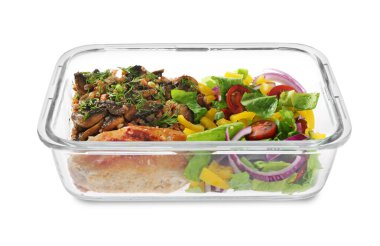 Sağlıklı yemek. Kabın içinde beyaz pirzola, karabuğday ve salata var.