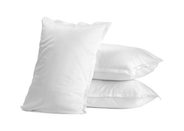 Birçok yeni yumuşak yastık beyaz üzerine izole edilmiş