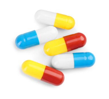 Birçok antibiyotik hapı beyaza izole edilmiş.