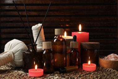 Masada farklı aromaterapi ürünleri ve malzemeleri var.