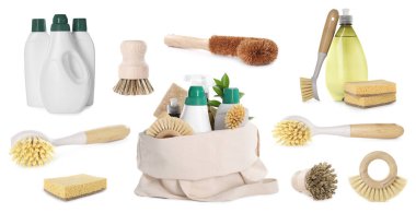 Beyaza izole edilmiş çevre dostu temizlik ürünleri.