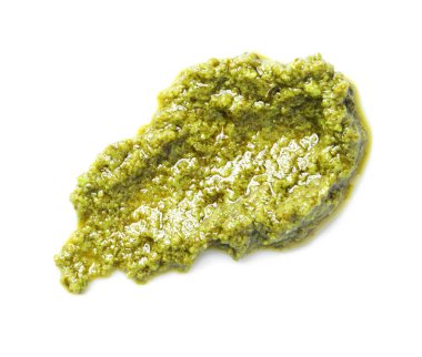 Beyaz üzerine izole edilmiş lezzetli pesto sosu örneği.