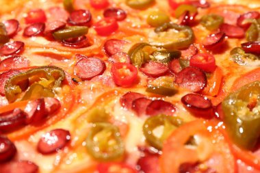 Arka plan olarak lezzetli pizza Diablo, yakın çekim görünümü