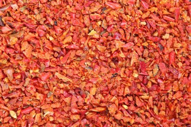 Aromatik baharat. Arka plan olarak kırmızı biber taneleri, üst görünüm