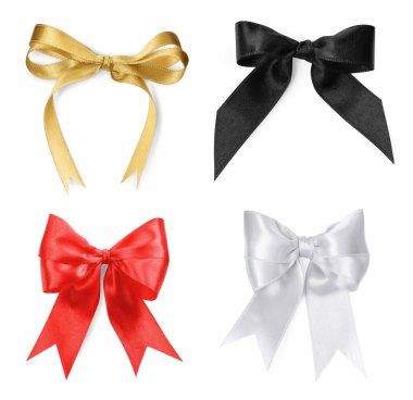 Beyaz üzerine izole edilmiş farklı renklerde güzel yaylar.