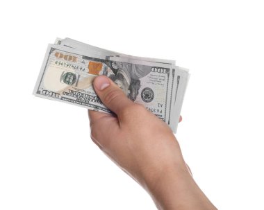 Para değişimi. Beyaz arka planda dolar banknotları tutan adam, yakın plan.