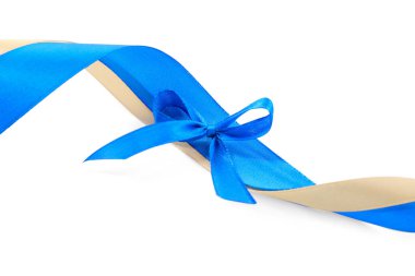 Beyaz yay ile izole altın ve mavi saten kurdeleler