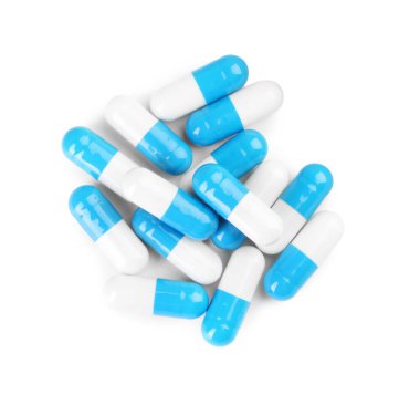 Beyaz, üst görünümde izole edilmiş antibiyotik hapları yığını