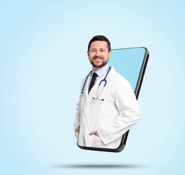 Çevrimiçi tıbbi danışmanlık. Açık mavi arkaplan karşısında akıllı telefon ekranındaki doktor