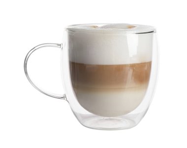 Beyaza izole edilmiş cam bardakta Aromatik kahve