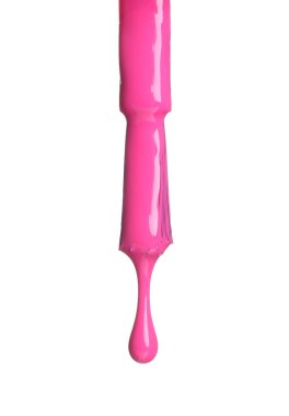 Fırçadan damlayan pembe oje beyaza izole edilmiş.