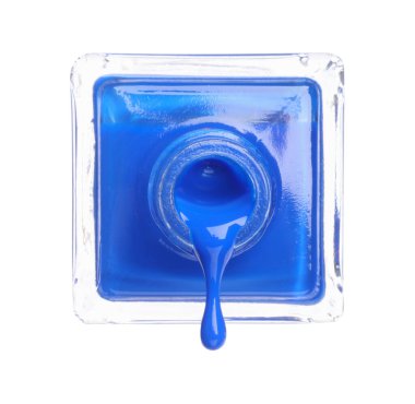 Beyaz şişeden damlayan mavi oje.