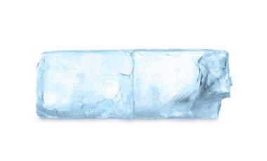 Beyaz üzerine izole edilmiş iki blok temiz buz.