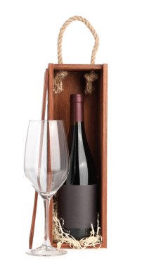 Beyaz şarap ve cam kaplı ahşap hediye kutusu.