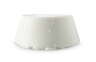 Taze ricotta (krem peynir) beyaz üzerine izole edilmiş