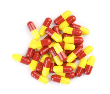 Birçok antibiyotik hapı beyaza izole edilmiş.