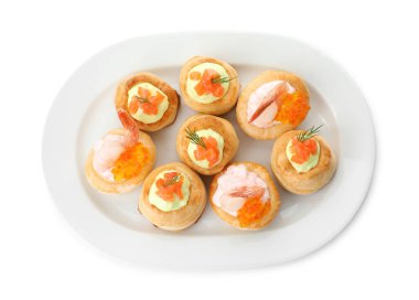 Farklı lezzetli hamur işi aperatifler beyaz manzarada izole edilmiş.