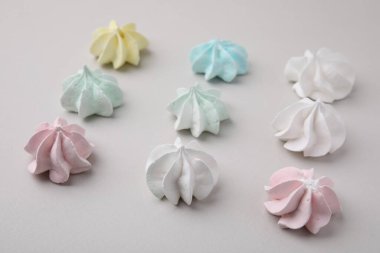 Hafif arka planda leziz kurabiyeler, yakın plan.