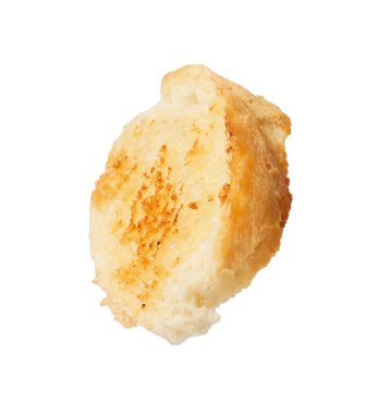 Bir parça kızarmış ekmek beyaza izole edilmiş.