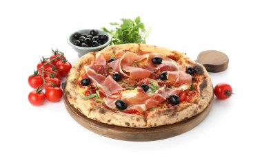 Jambonlu, zeytinli, domatesli ve maydanozlu lezzetli pizza.
