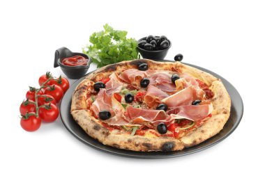 Jambonlu, zeytinli, domatesli, maydanozlu ve soslu lezzetli pizza.