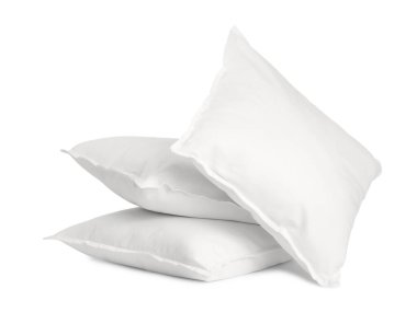 Birçok yeni yumuşak yastık beyaz üzerine izole edilmiş