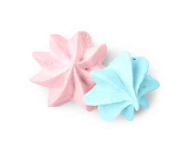 İki lezzetli kremalı kurabiye, beyaza izole edilmiş, üst manzara.