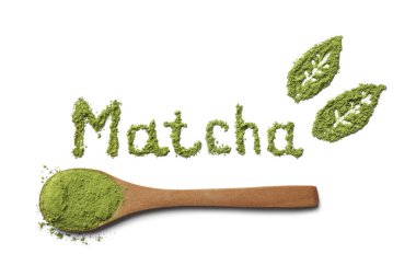 Sözcük Matcha ve yapraklar yeşil toz ve ahşap kaşık kapalı beyaz, üst görünüm