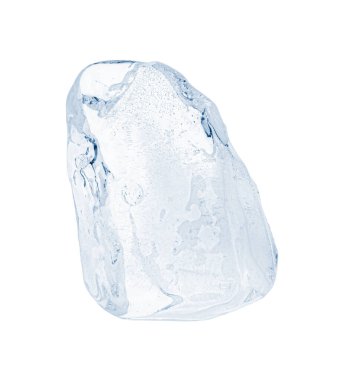 Temiz buz parçası beyaza izole edilmiş