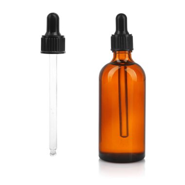 Boru ve şişe kozmetik ürünleri beyaz ve kolaj üzerine izole edilmiş.