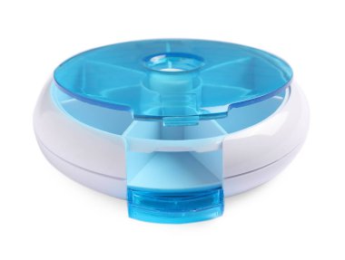 Bir tane boş hap organizatörü beyaza izole edilmiş.