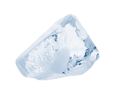 Temiz buz parçası beyaza izole edilmiş