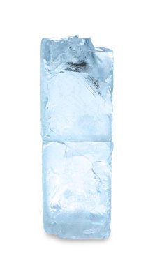 Beyaz üzerine izole edilmiş iki blok temiz buz.