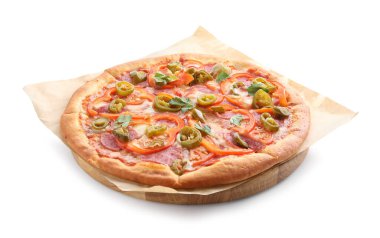 Lezzetli sıcak pizza Diablo beyaz üzerine izole edilmiş.