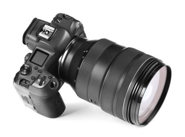 Modern kamera beyaza izole edilmiş. Fotoğraf ekipmanı.