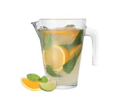 Portakallı, limonlu ve naneli taze limonata.