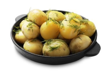 Lezzetli, taze haşlanmış patatesler ve bembeyaz tencerelerde izole edilmiş dereotu.