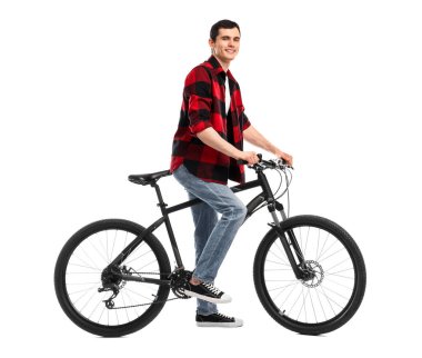 Bisikletli gülümseyen adam beyazın üzerinde yalnız.