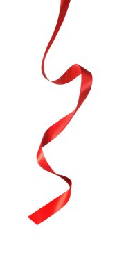 Bir kırmızı ipek kurdele beyaz üzerine izole edilmiş.