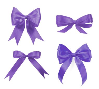 Güzel mor yaylar beyaz sette izole edilmiş.