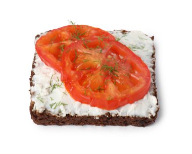 Lezzetli ricotta bruschetta dilimlenmiş domates ve dereotlu beyaz üzerine izole edilmiş.