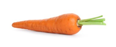 Taze olgun bir havuç beyazda izole edilmiş.