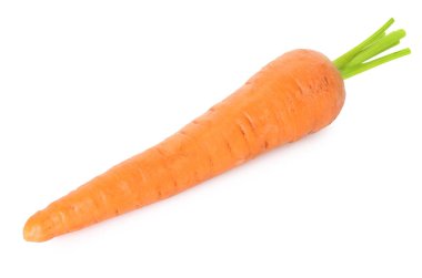 Taze olgun bir havuç beyazda izole edilmiş.