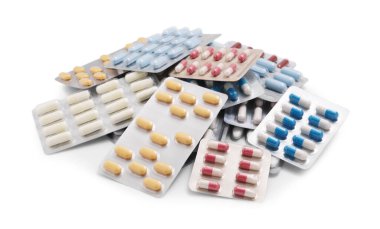 Kabarcıklardaki farklı antibiyotik hapları beyaza izole edilmiş.